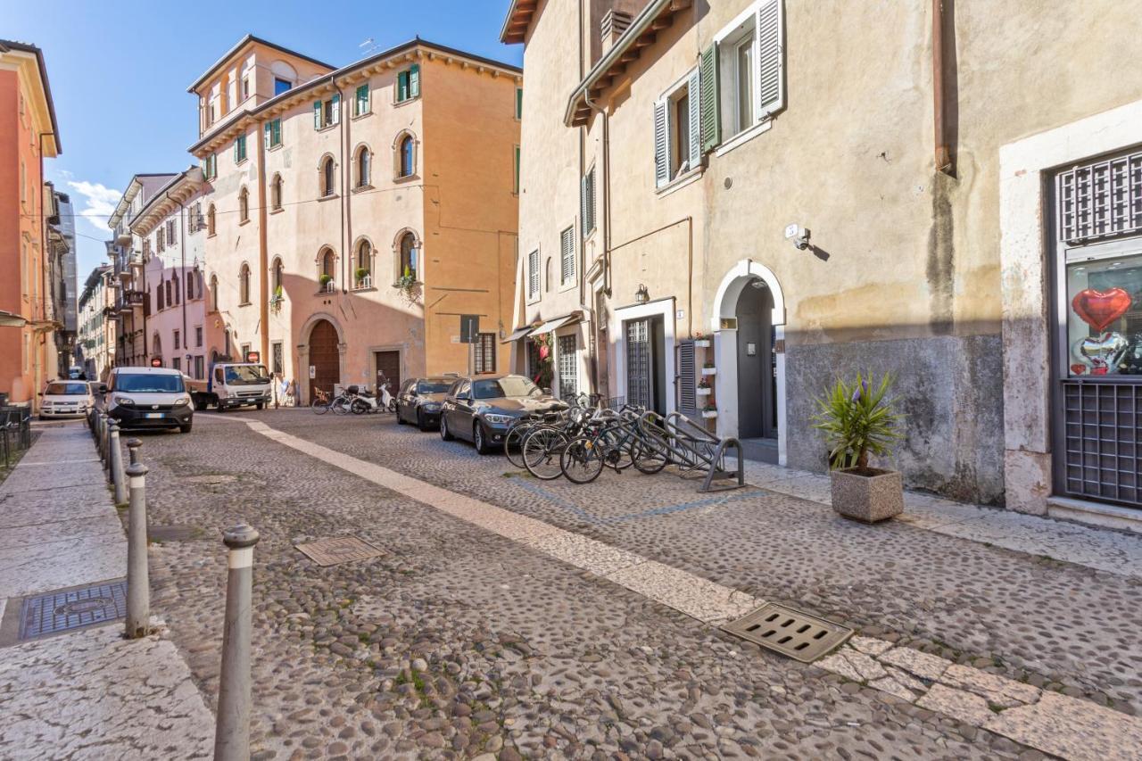 Appartamento Carega - Affitti Brevi Italia เวโรนา ภายนอก รูปภาพ